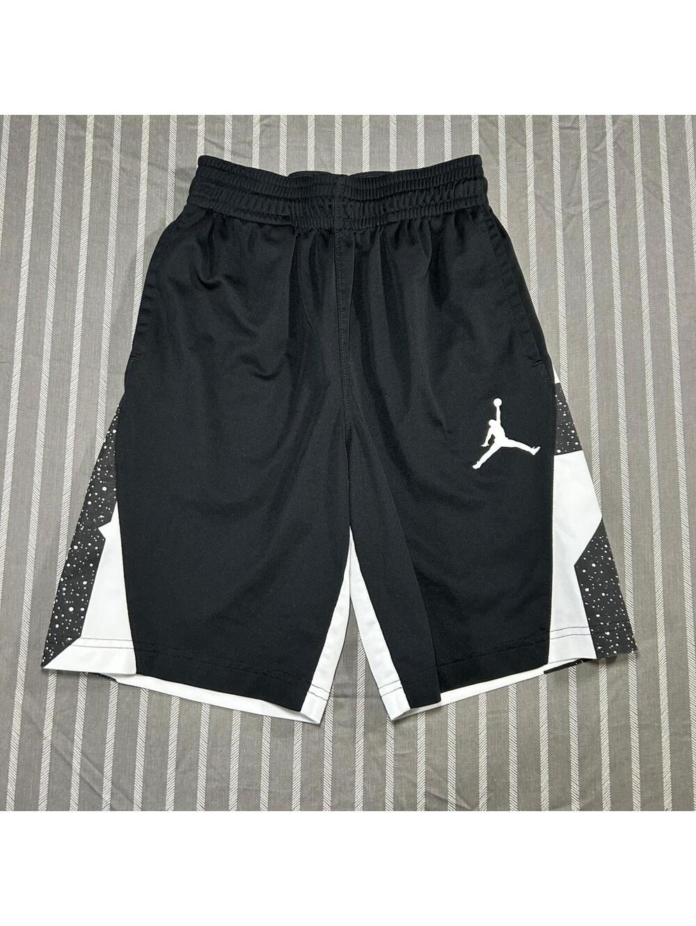 Jordan Kids M Athletic Shorts in Black and White